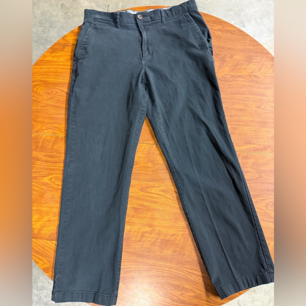 Amazon Essentials Men's Black Chinos